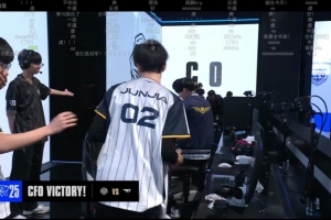 媒体人：Doggo！不愧是把Uzi逼去替补席的男人 德莱文砍翻一切！