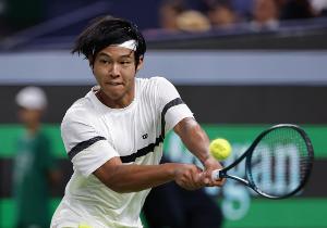 ATP挑战赛深圳站半决赛：周意2-1逆转崔杰，晋级决赛