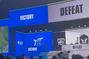 导播提前开香槟？PSGvsVKS比赛还在进行 现场已经宣布PSG获胜！