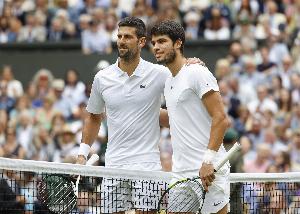 阿尔卡拉斯23年温网决赛球拍以17.3万美元拍卖出，超越纳达尔纪录