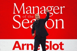 斯洛特在西北足球颁奖典礼上荣膺赛季最佳主帅，利物浦社媒祝贺