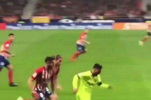 大力出奇迹！巴雷拉：不管了，直接来一脚！