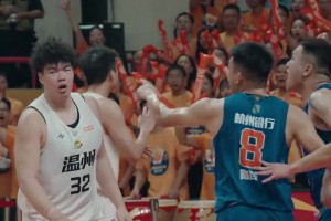 恐怖！火箭对鹈鹕首发摆出五塔阵容！