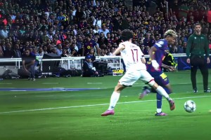 他应该是现役进攻最强的中卫了吧！国米球迷：他的身价没有水分！