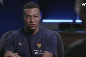 风韵犹存好身材！乔治娜这身材谁看了谁不迷糊，C罗都迷糊了