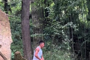 2025中越篮球友谊赛，劳宗烨超远三分进球！燃爆全场！