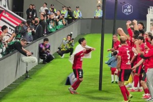 凤凰山赛后的蹦迪时刻又来了!今天几乎全员嗨起来了!