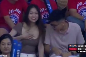 这样的导播必须加鸡腿！很善于发现看台上的美女球迷