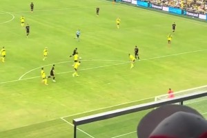 球还没落地梅西就想好了3个动作，就是没想好怎么庆祝