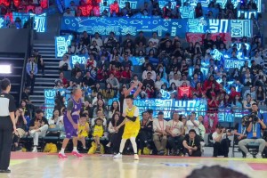 说好的对手，你却轻轻拉起我的手✋～