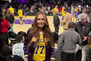 风韵犹存！东契奇妈妈完全看不出51岁了啊