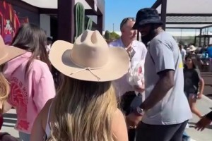 今天又是老詹宠粉的一天 