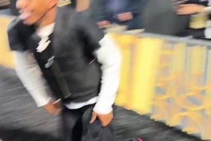 亚马尔跳出去庆祝时还要把裤腰弄低一点，你小子有点骚