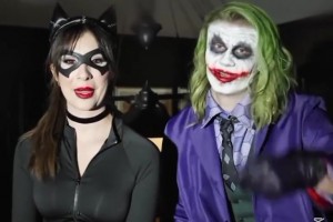 秀恩爱！“小丑”哈兰德和“猫女”女友